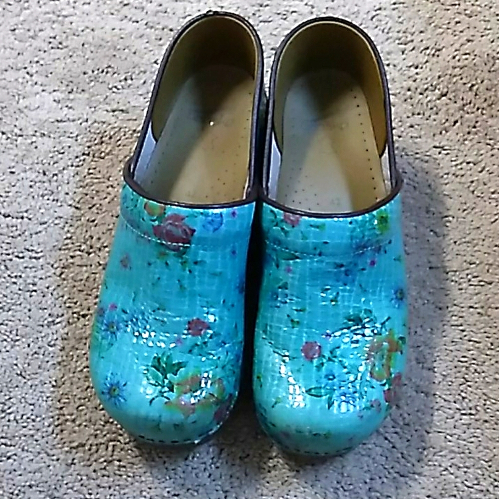 Dansko Size 42 Teal with flowers
